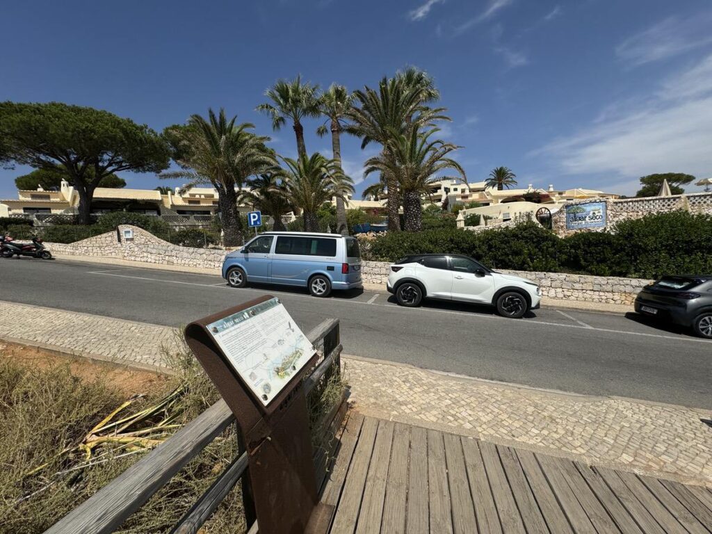 Carvoeiro free parking