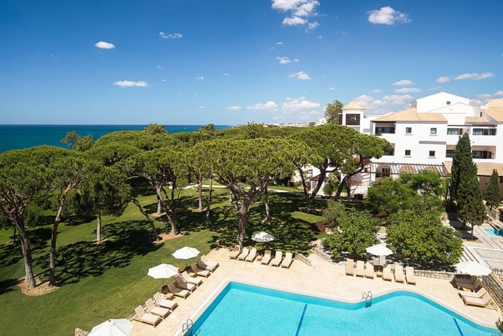 Pine Cliffs Resort