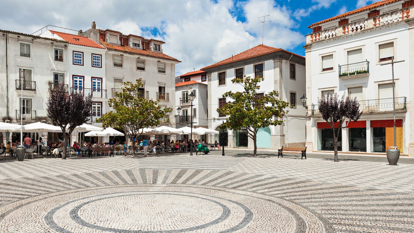 Entdecken Sie sichere und erschwingliche Parkmöglichkeiten in Leiria