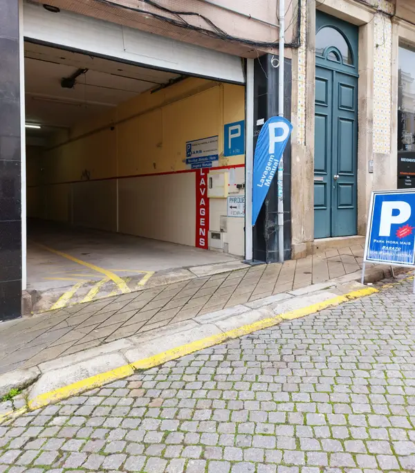 Garagem dos Bragas for car parking