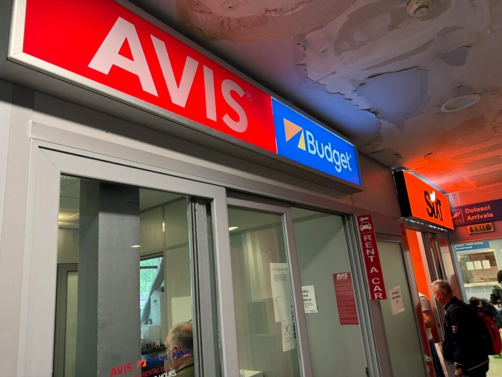 Aluguel de carros em Montenegro a partir de 10£/10€/10 por dia