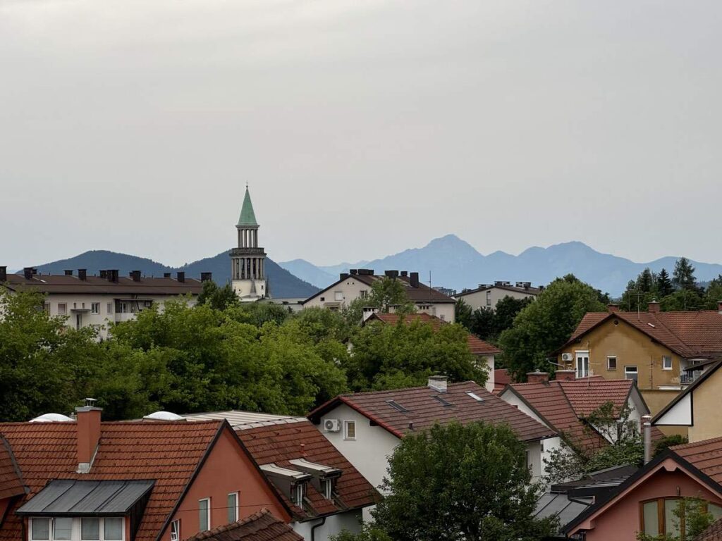 One Bedroom Apartment in Ljubljana Town With Mountain View