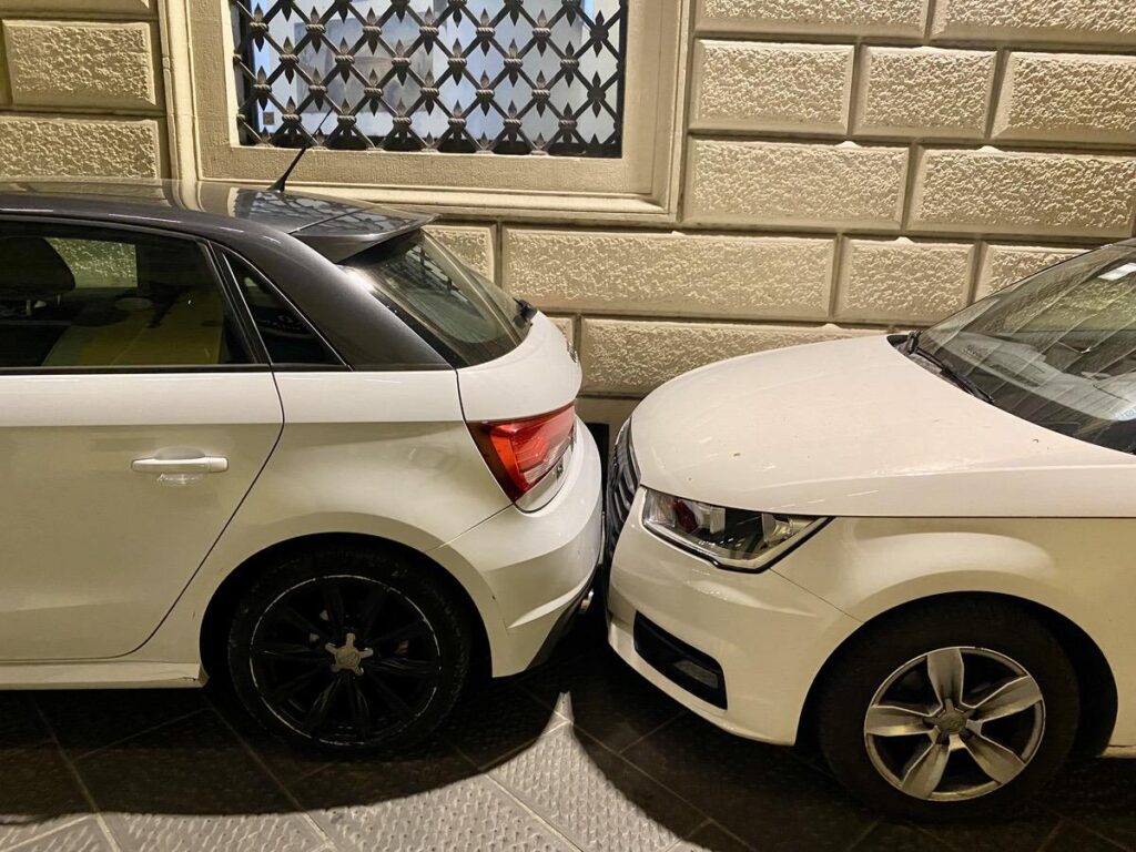 Tight_Parking_Situation _In_Florence