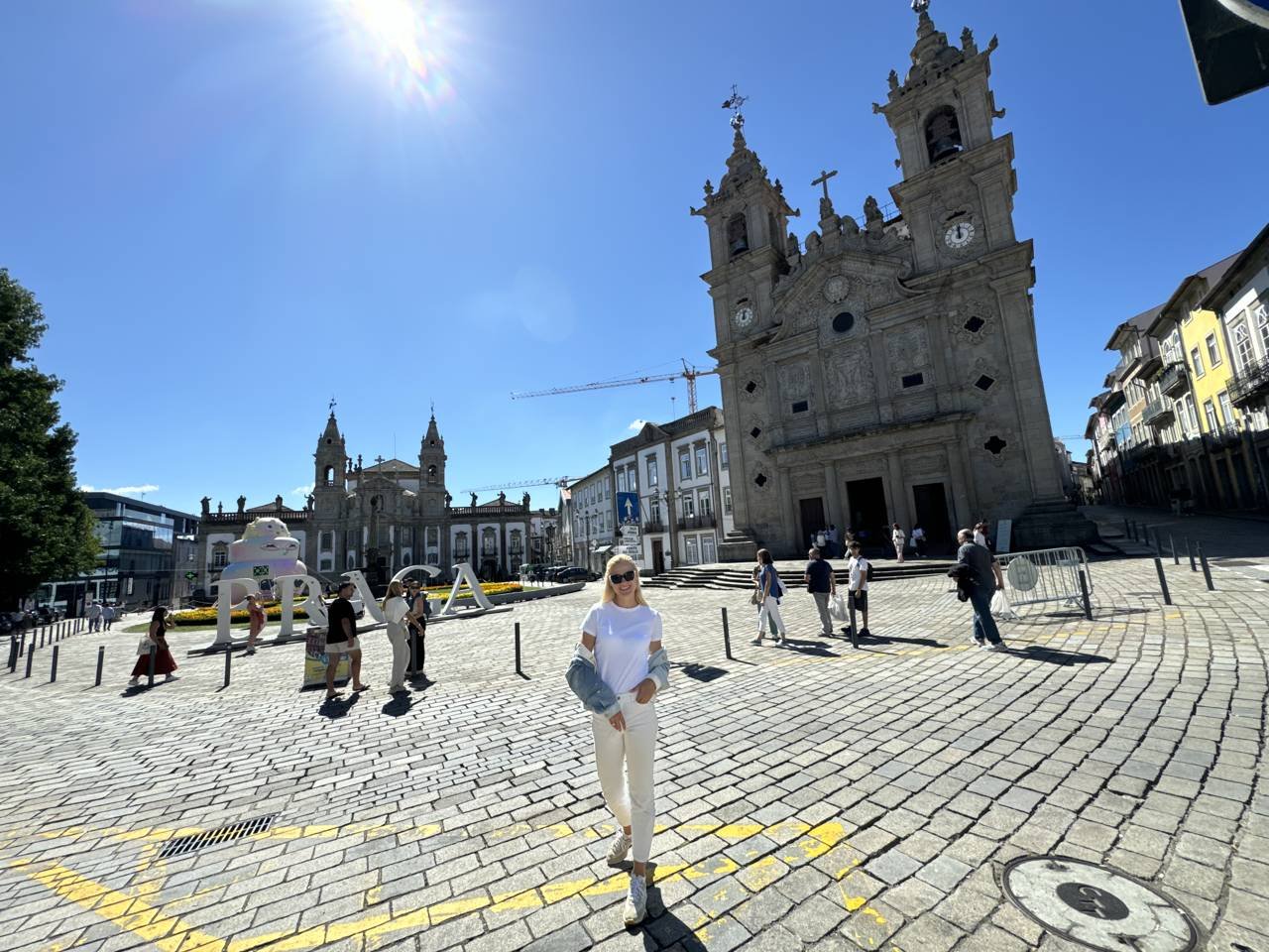 La cathédrale Sé de Braga et sa place pavée, Portugal