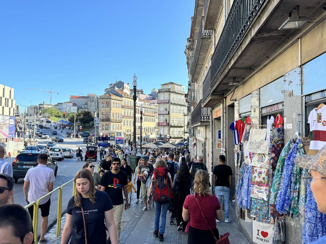 La Rua de Santa Catarina animée, rue commerçante de Porto